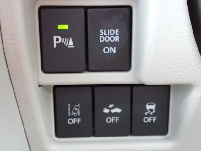 スペーシア（スズキ）の車両写真