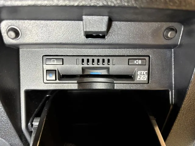 アルファード　ハイブリッド　４ＷＤ（トヨタ）の車両写真