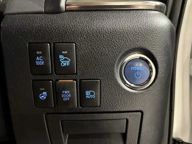 アルファード　ハイブリッド　４ＷＤ（トヨタ）の車両写真