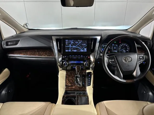 アルファード　ハイブリッド　４ＷＤ（トヨタ）の車両写真