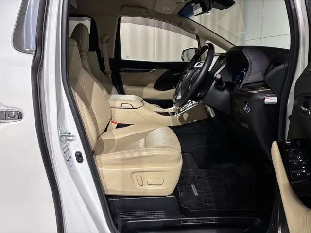 アルファード　ハイブリッド　４ＷＤ（トヨタ）の車両写真