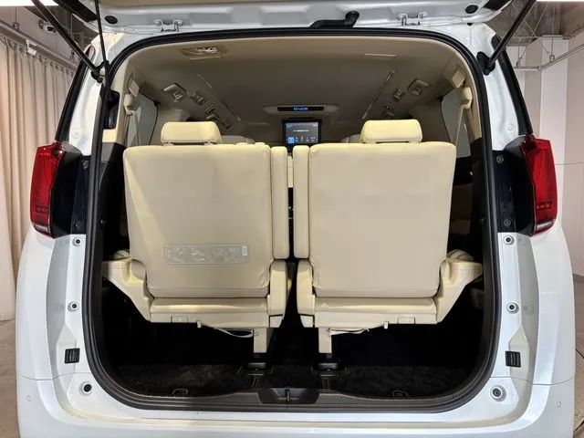 アルファード　ハイブリッド　４ＷＤ（トヨタ）の車両写真