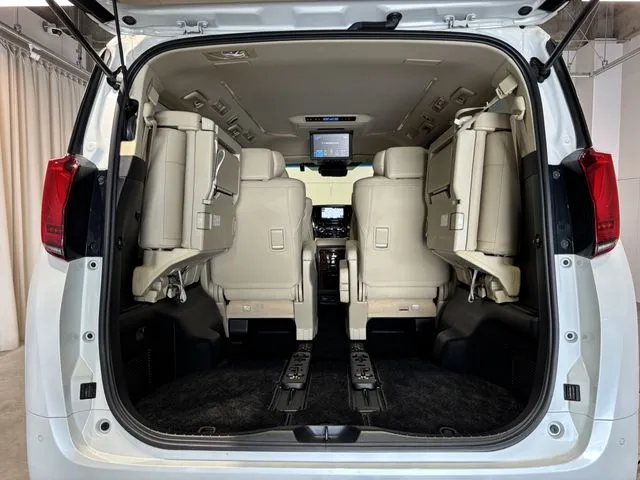 アルファード　ハイブリッド　４ＷＤ（トヨタ）の車両写真