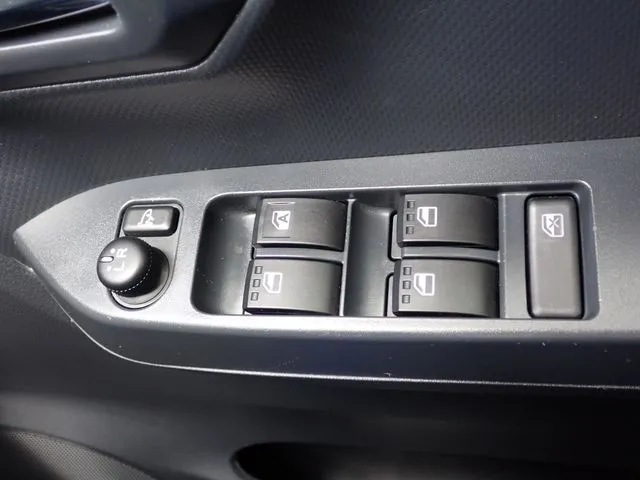 ミラ　イース（ダイハツ）の車両写真