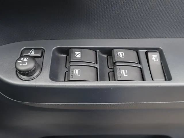 ミラ　イース（ダイハツ）の車両写真