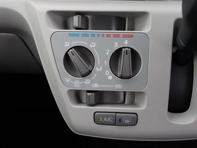 ミラ　イース（ダイハツ）の車両写真