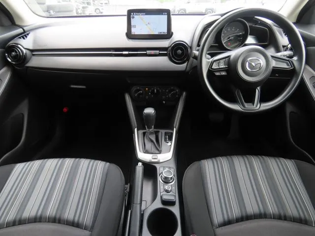 ＭＡＺＤＡ２（マツダ）の車両写真