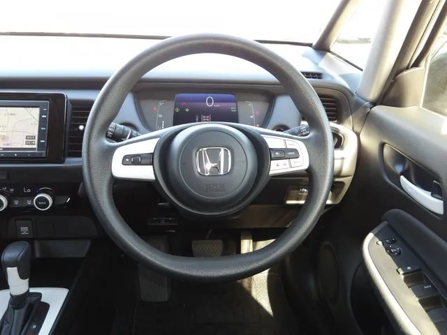 フィット　ｅ：ＨＥＶ（ホンダ）の車両写真