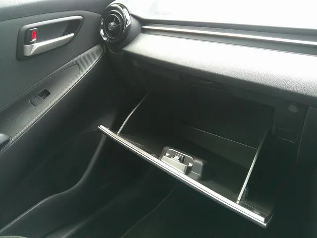 マツダ MAZDA2