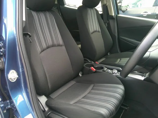 マツダ MAZDA2