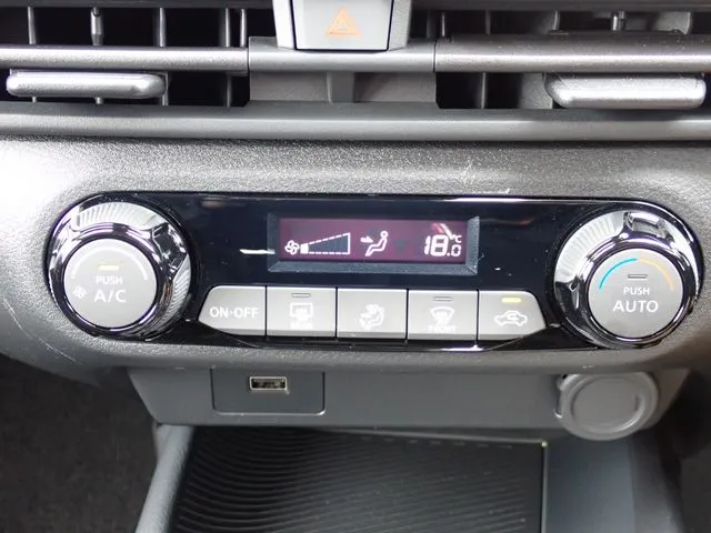 ノート（ニッサン）の車両写真