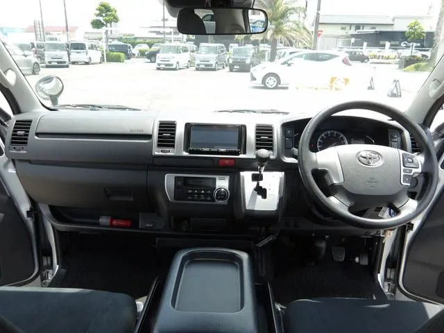 ハイエースバン　２ＷＤ（トヨタ）の車両写真