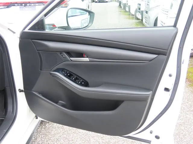 MAZDA3 セダン(マツダ)の車両写真