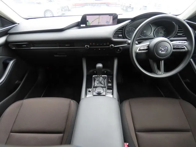 MAZDA3 セダン(マツダ)の車両写真