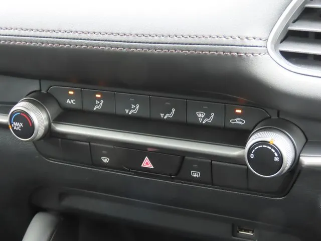 MAZDA3 セダン(マツダ)の車両写真