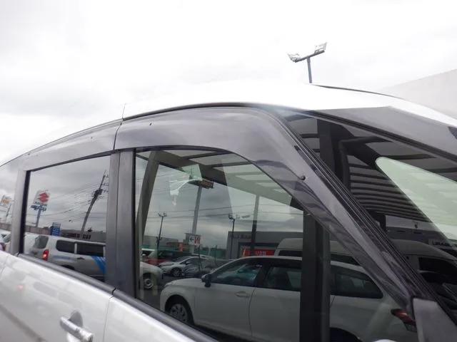 セレナ Sハイブリッド(ニッサン)の車両写真