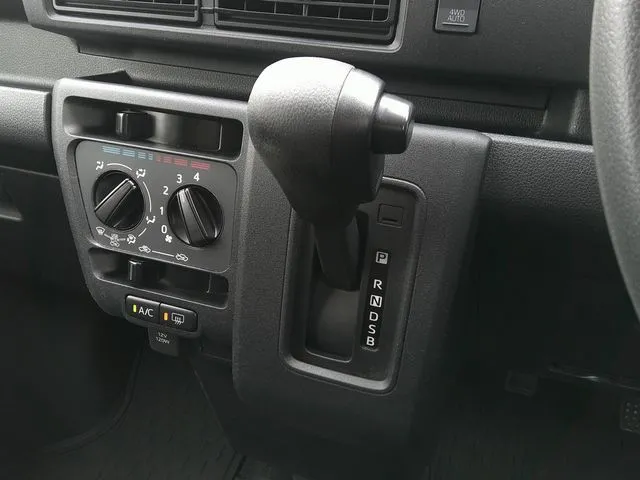 ダイハツ ハイゼットカーゴ 4WD