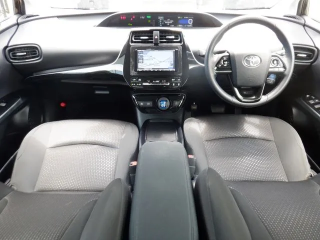 プリウス(トヨタ)の車両写真