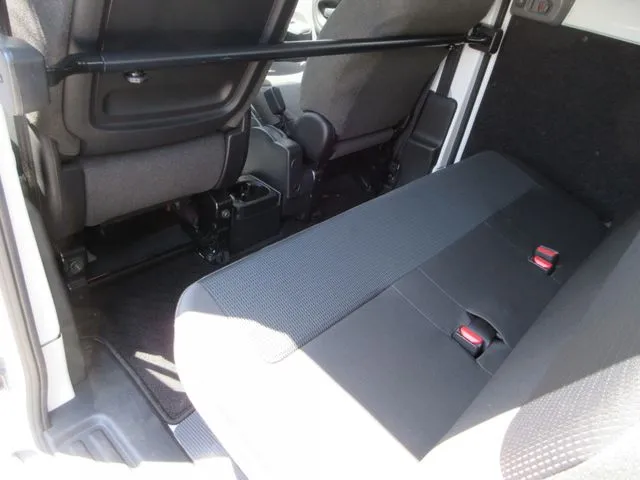 ニッサン NV200バネットバン 4WD