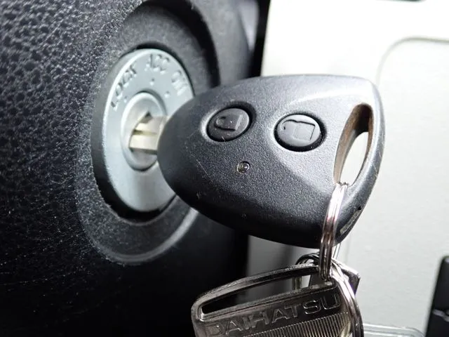 ミラ　イース（ダイハツ）の車両写真