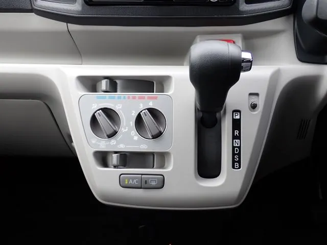 ミラ　イース（ダイハツ）の車両写真
