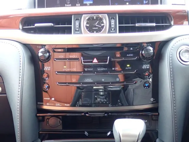 レクサス　ＬＸ５７０　ＡＷＤ（トヨタ）の車両写真