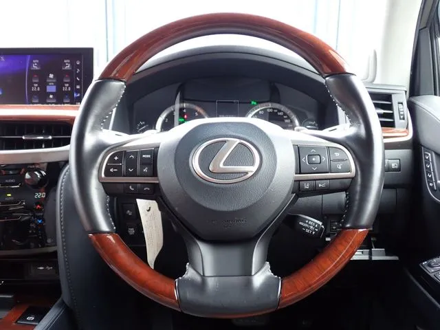 レクサス　ＬＸ５７０　ＡＷＤ（トヨタ）の車両写真