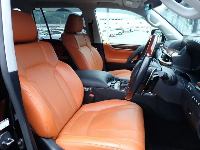 レクサス　ＬＸ５７０　ＡＷＤ（トヨタ）の車両写真