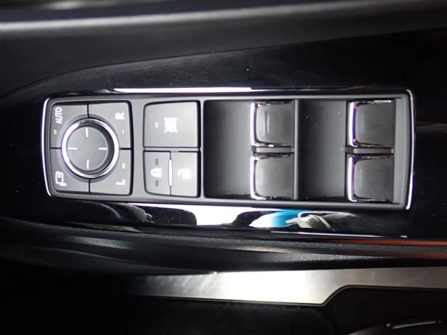 レクサス　ＬＸ５７０　ＡＷＤ（トヨタ）の車両写真