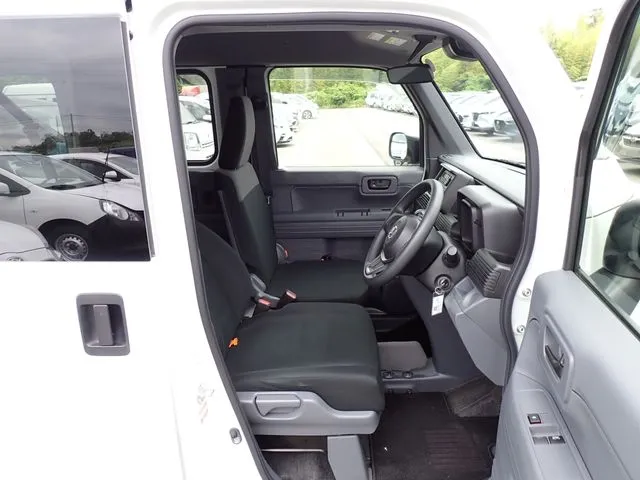 N-VAN(ホンダ)の車両写真