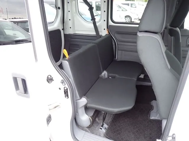 N-VAN(ホンダ)の車両写真