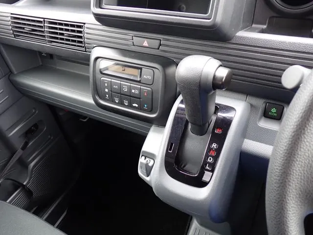 N-VAN(ホンダ)の車両写真