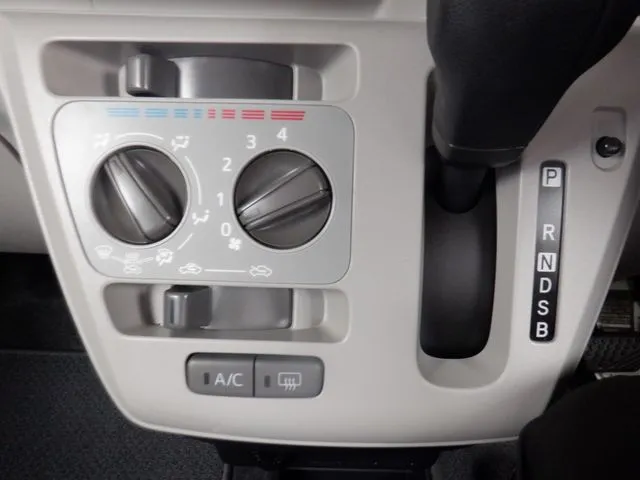 ミラ イース(ダイハツ)の車両写真