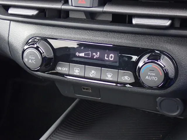 ノート(ニッサン)の車両写真
