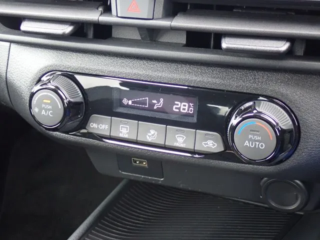 ノート(ニッサン)の車両写真