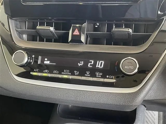 カローラ ツーリング ハイブリッド(トヨタ)の車両写真
