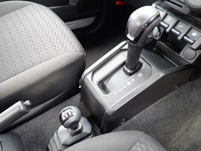 ジムニー 4WD(スズキ)の車両写真