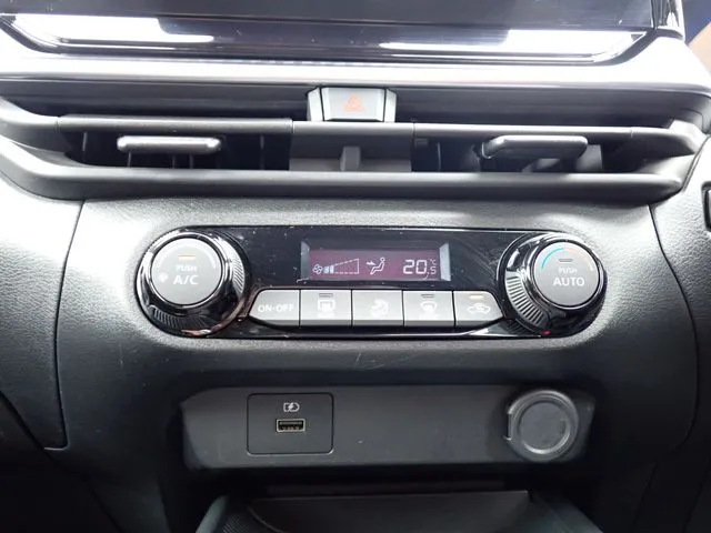 ノート(ニッサン)の車両写真
