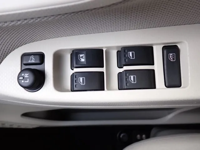ムーヴ(ダイハツ)の車両写真