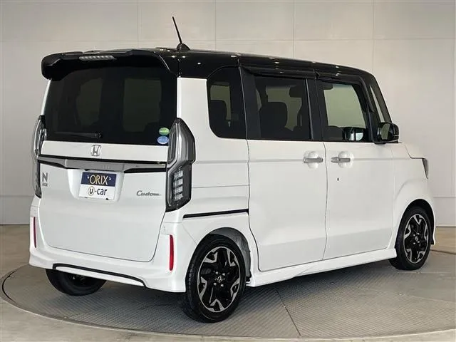 N BOX カスタム(ホンダ)の車両写真