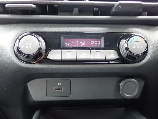 ノート(ニッサン)の車両写真