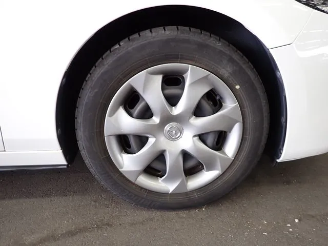 マツダ　ＭＡＺＤＡ３　セダン