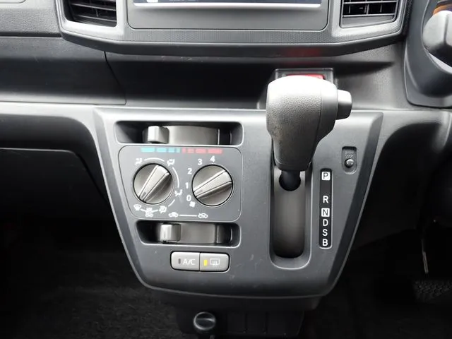 ミラ イース(ダイハツ)の車両写真