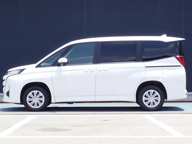 ノア 4WD(トヨタ)の車両写真