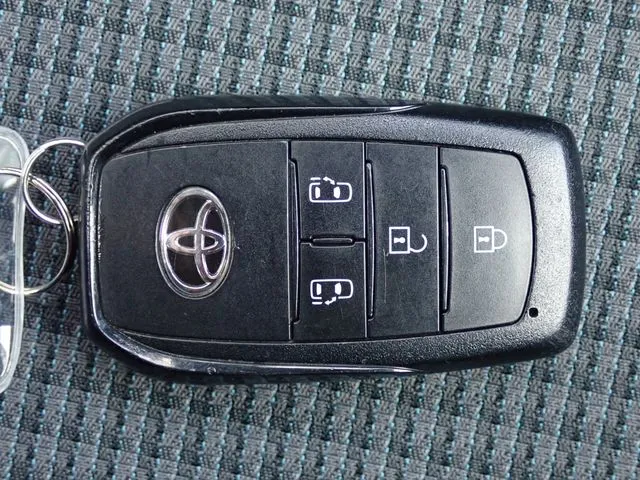 ノア 4WD(トヨタ)の車両写真