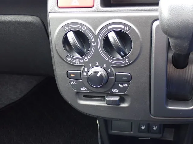 アルト　４ＷＤ（スズキ）の車両写真