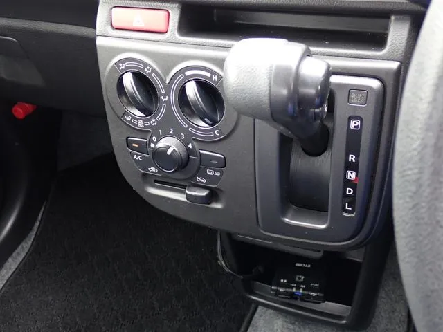 アルト　４ＷＤ（スズキ）の車両写真