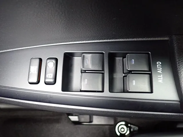 カローラフィールダー ハイブリッド(トヨタ)の車両写真