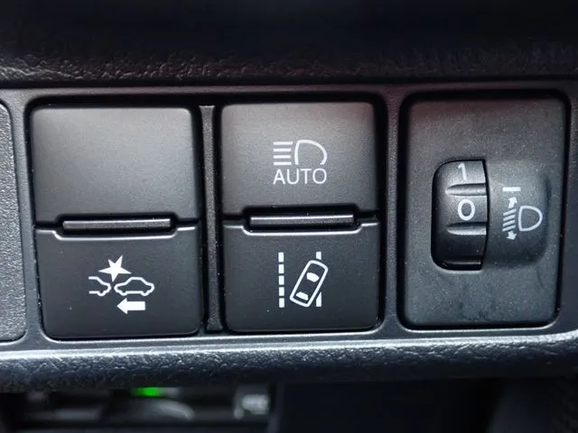 カローラフィールダー ハイブリッド(トヨタ)の車両写真