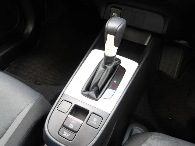 ホンダ　フィット　ｅ：ＨＥＶ　４ＷＤ